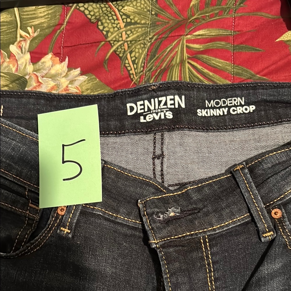 Women’s Dark Blue Skinny Crop Jeans